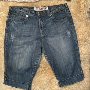 Vigoss Bermuda Shorts, size 17/18